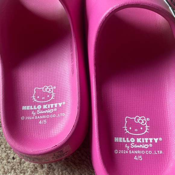 Hello Kitty Girls Pink Slide Sandals 4/5 - Picture 5 of 8